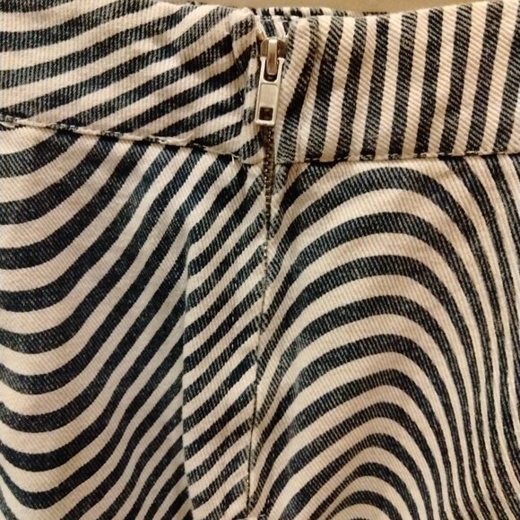 Funky Wave patterned skirt - Picture 4 of 6